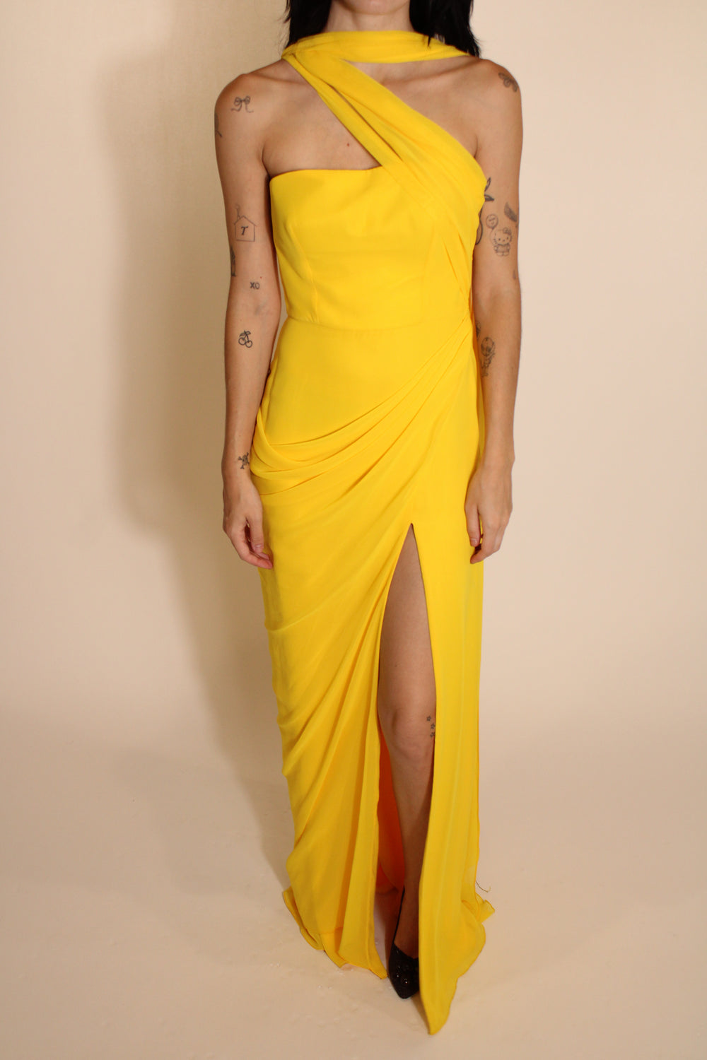 Vera Wang Yellow One Shoulder Gown With Neck Scarf