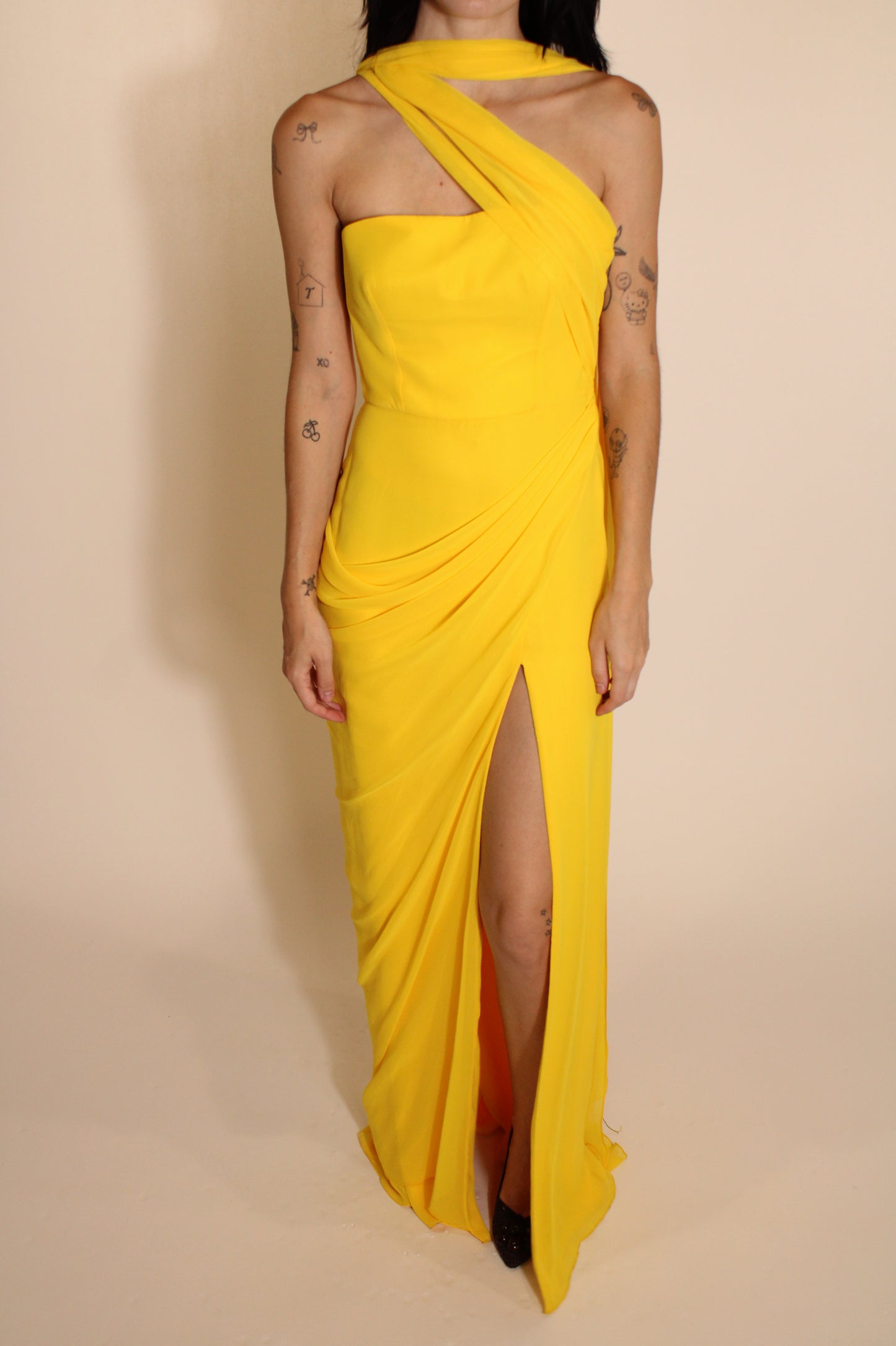 Vera Wang Yellow One Shoulder Gown With Neck Scarf